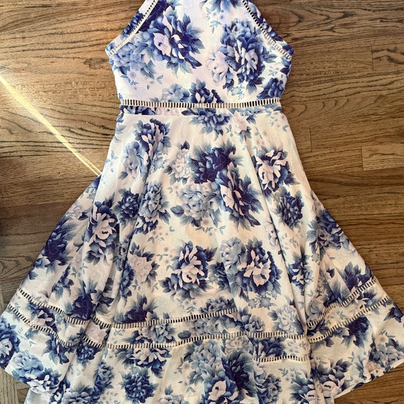 Elliatt Floral Flourish Midi Dress - Picture 4 of 7